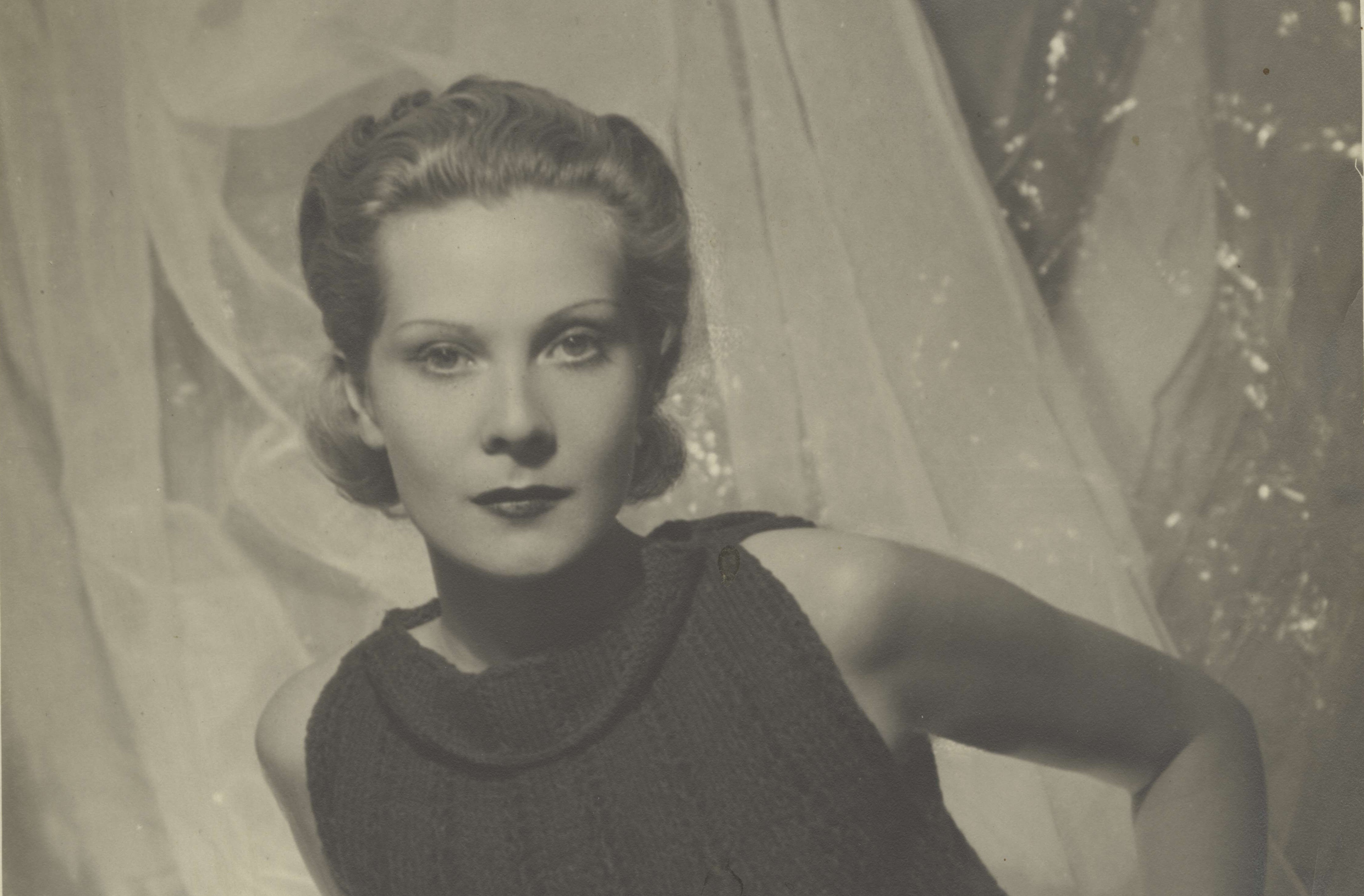 Black and white image of Natalie Paley
