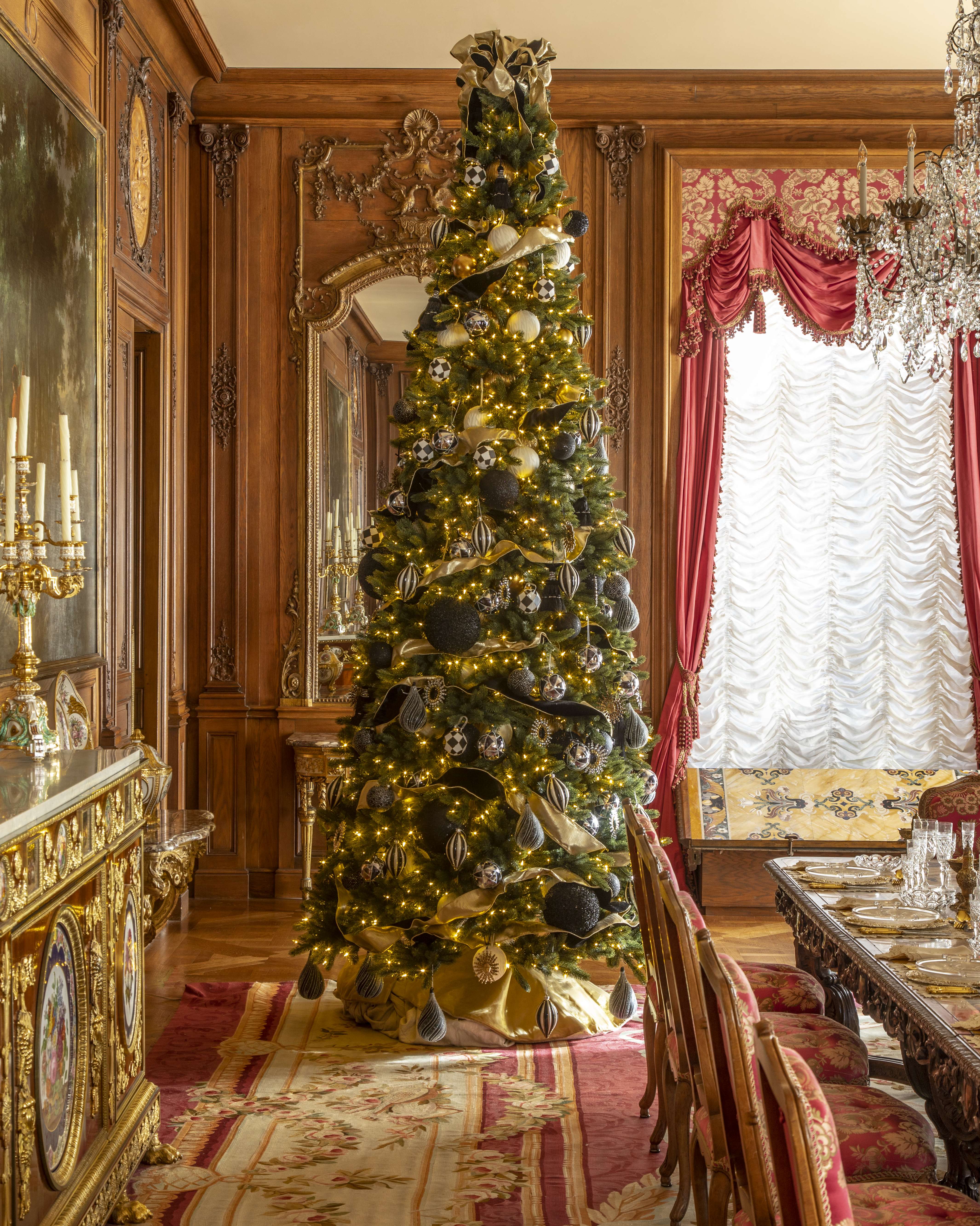 Christmas tree in Hillwood's dining room