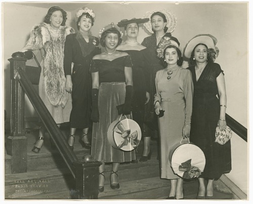 Mae Reeves and a group of women standing on stairs