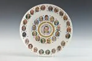 PLATE WITH IMAGES OF THE PRESIDENTS OF THE UNITED STATES, ONE OF 10