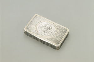 SNUFFBOX WITH AN ALLEGORICAL FIGURE