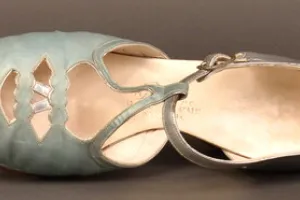PAIR OF WOMEN'S EVENING SHOES