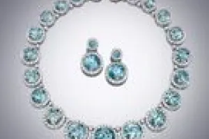 PAIR OF EARRINGS