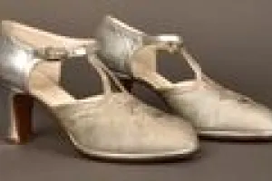 PAIR OF WOMEN'S EVENING SHOES