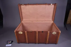 TRAVELING TRUNK