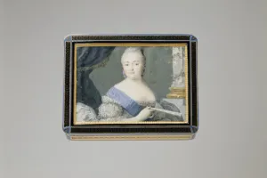 SNUFFBOX WITH MINIATURE OF EMPRESS ELIZABETH I