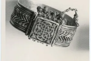 BRACELET