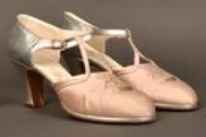 PAIR OF WOMEN'S EVENING SHOES