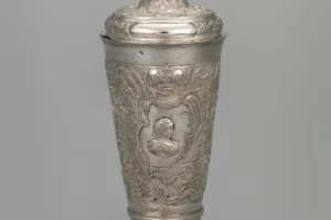 TALL TUMBLER WITH COVER