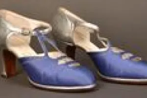 PAIR OF WOMEN'S EVENING SHOES