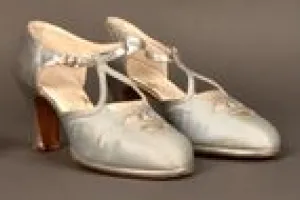 PAIR OF WOMEN'S EVENING SHOES