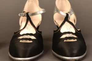PAIR OF WOMEN'S EVENING SHOES