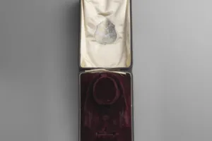 BOX FROM A JEWELRY SET