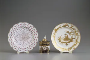 PLATE FROM HER MAJESTY'S OWN SERVICE