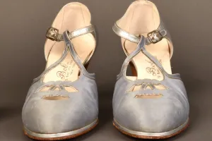 PAIR OF WOMEN'S EVENING SHOES