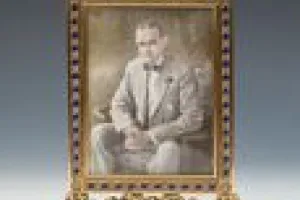 FRAME WITH PHOTOGRAPH OF CAROLL POST