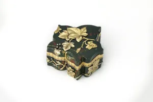 LEAF-SHAPED BOX