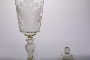 GOBLET WITH LID