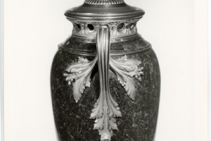 VASE WITH COVER