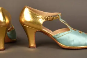 PAIR OF WOMEN'S EVENING SHOES