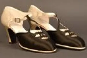 PAIR OF WOMEN'S EVENING SHOES