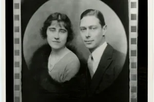 FRAME WITH PHOTOGRAPH OF THE DUKE AND DUCHESS OF YORK (PRINCE ALBERT AND ELIZABETH BOWES-LYON)