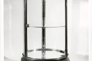 CIRCULAR VITRINE