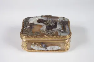 SHIELD-SHAPED BOX