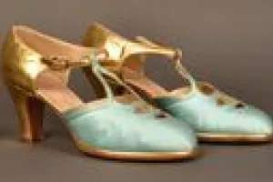 PAIR OF WOMEN'S EVENING SHOES