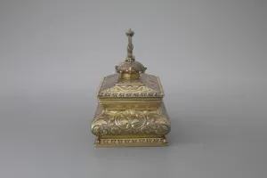 RECTANGULAR BOX WITH COVER AND FITTED TRAY FROM A DRESSING TABLE SET
