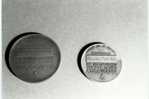 MINIATURE MOUNT VERNON SEMINARY "DISTINGUISHED ALUMNAE AWARD" MEDAL