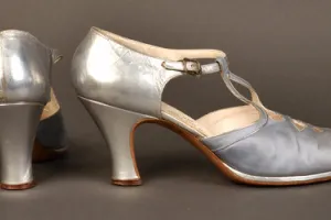 PAIR OF WOMEN'S EVENING SHOES