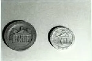 MINIATURE MOUNT VERNON SEMINARY "DISTINGUISHED ALUMNAE AWARD" MEDAL