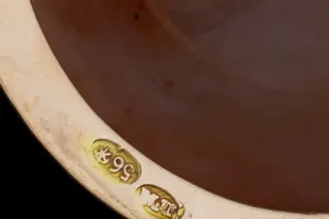 EGG-SHAPED BASKET
