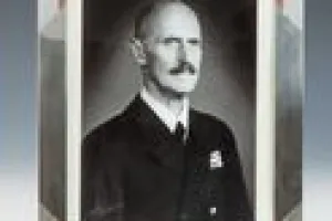 FRAME WITH PHOTOGRAPH OF KING HAAKON VII OF NORWAY