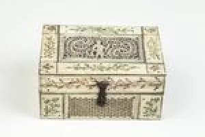 SMALL BOX FROM DRESSING TABLE SET