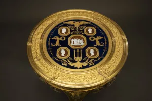 ROUND TABLE