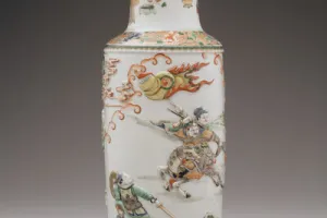 ROULEAU VASE WITH SCENE FROM THE ROMANCE OF THREE KINGDOMS