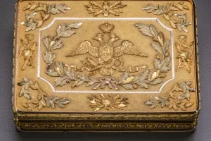 SNUFFBOX WITH MINIATURES OF NICHOLAS I AND ALEXANDRA FEDOROVNA
