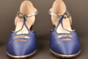 PAIR OF WOMEN'S EVENING SHOES