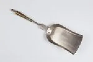 SHOVEL FROM A SET OF FIREPLACE TOOLS