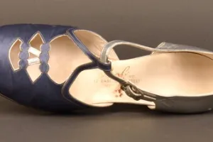 PAIR OF WOMEN'S EVENING SHOES