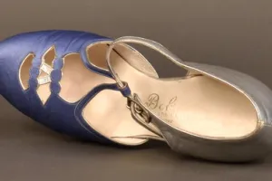 PAIR OF WOMEN'S EVENING SHOES