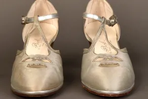 PAIR OF WOMEN'S EVENING SHOES