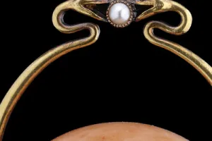 EGG-SHAPED BASKET