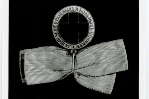 BADGE OF THE ORDER OF THE RED CROSS