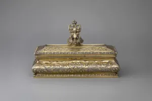 RECTANGULAR BOX WITH COVER AND FITTED TRAY FROM A DRESSING TABLE SET