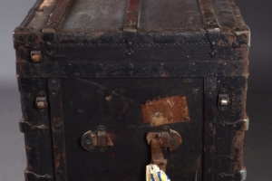 TRAVELING TRUNK