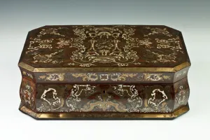 NECESSAIRE