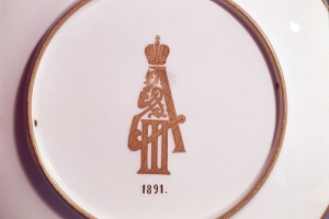 DINNER PLATE FROM THE RAPHAEL SERVICE, ONE OF TWO